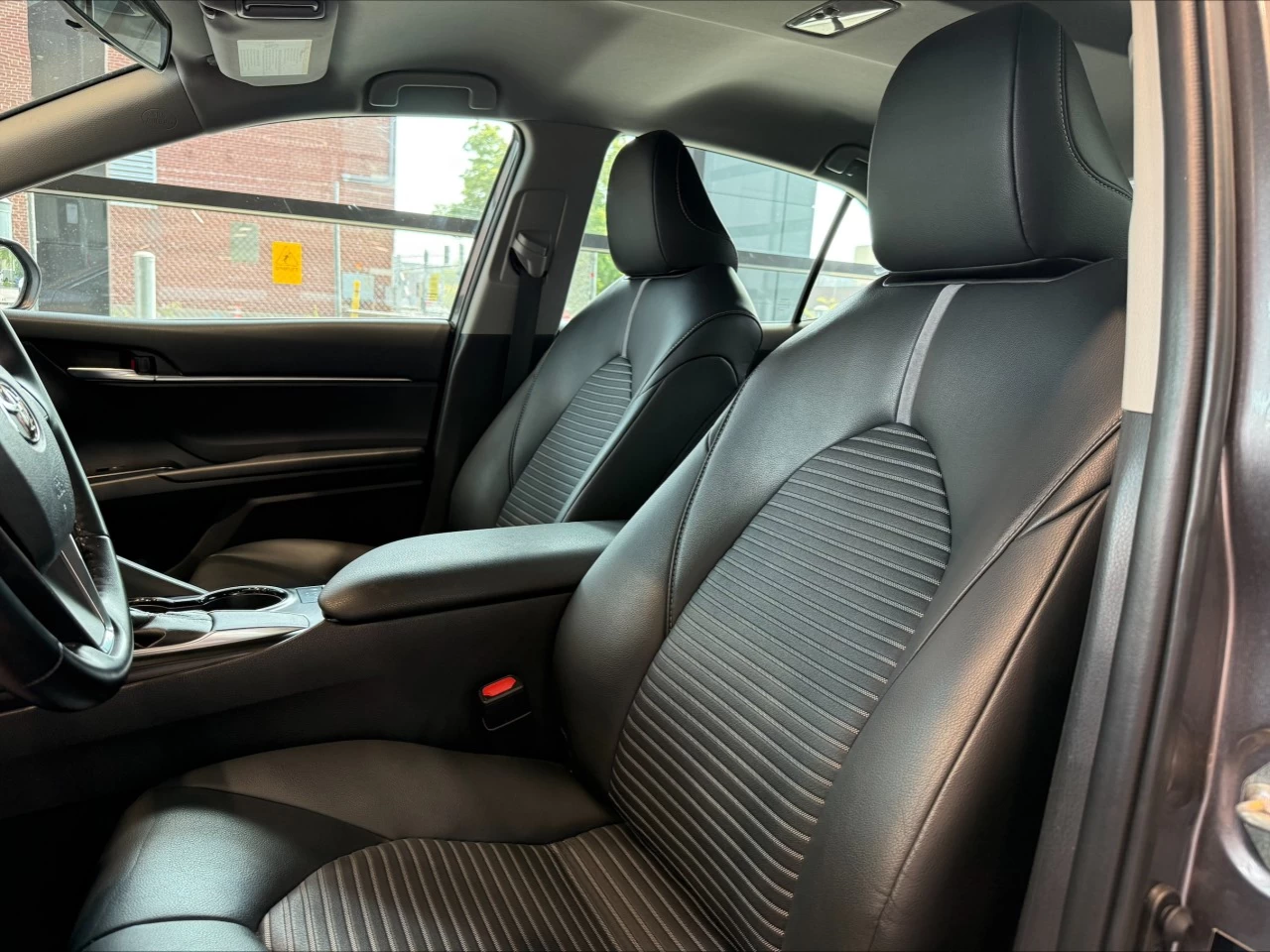 2019 Toyota Camry SE https://www.acuramontrealcentre.com/resize/b990ff35b810a3abc0cc817b2ca24889-1