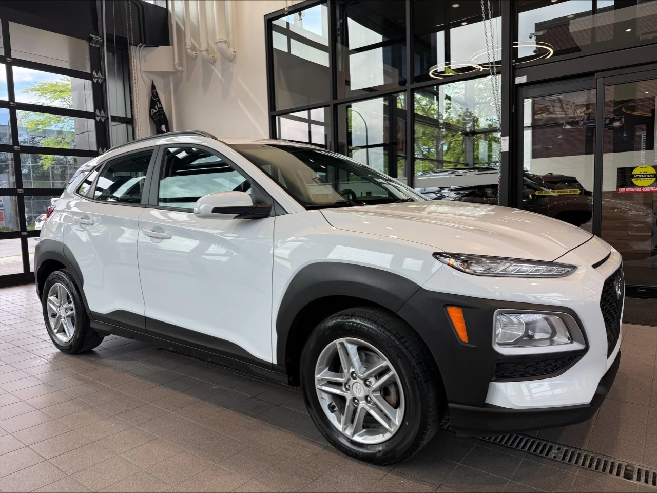2020 Hyundai Kona Essential https://www.acuramontrealcentre.com/resize/b990ff35b810a3abc0cc817b2ca24889-1