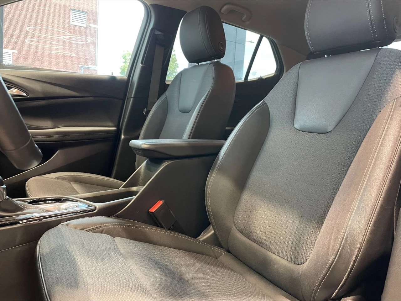 2023 Buick Encore GX Preferred https://www.acuramontrealcentre.com/resize/b990ff35b810a3abc0cc817b2ca24889-1