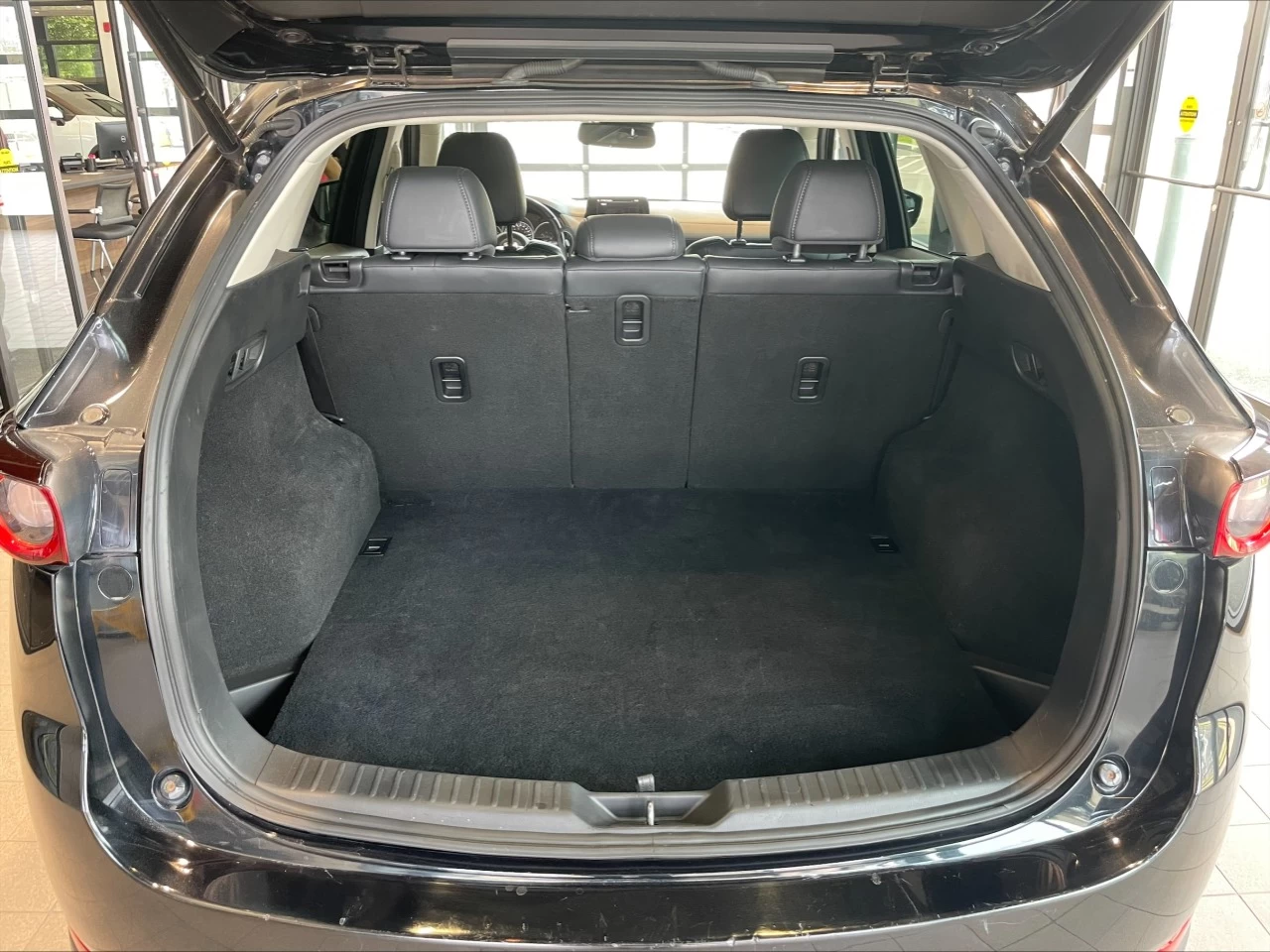 2017 Mazda CX-5 GS https://www.acuramontrealcentre.com/resize/b990ff35b810a3abc0cc817b2ca24889-1