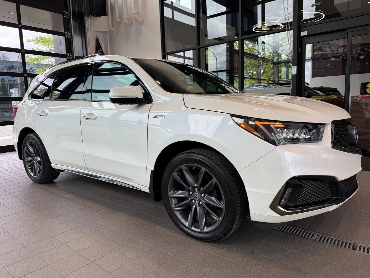 2019 Acura MDX Elite A-Spec https://www.acuramontrealcentre.com/resize/b990ff35b810a3abc0cc817b2ca24889-1