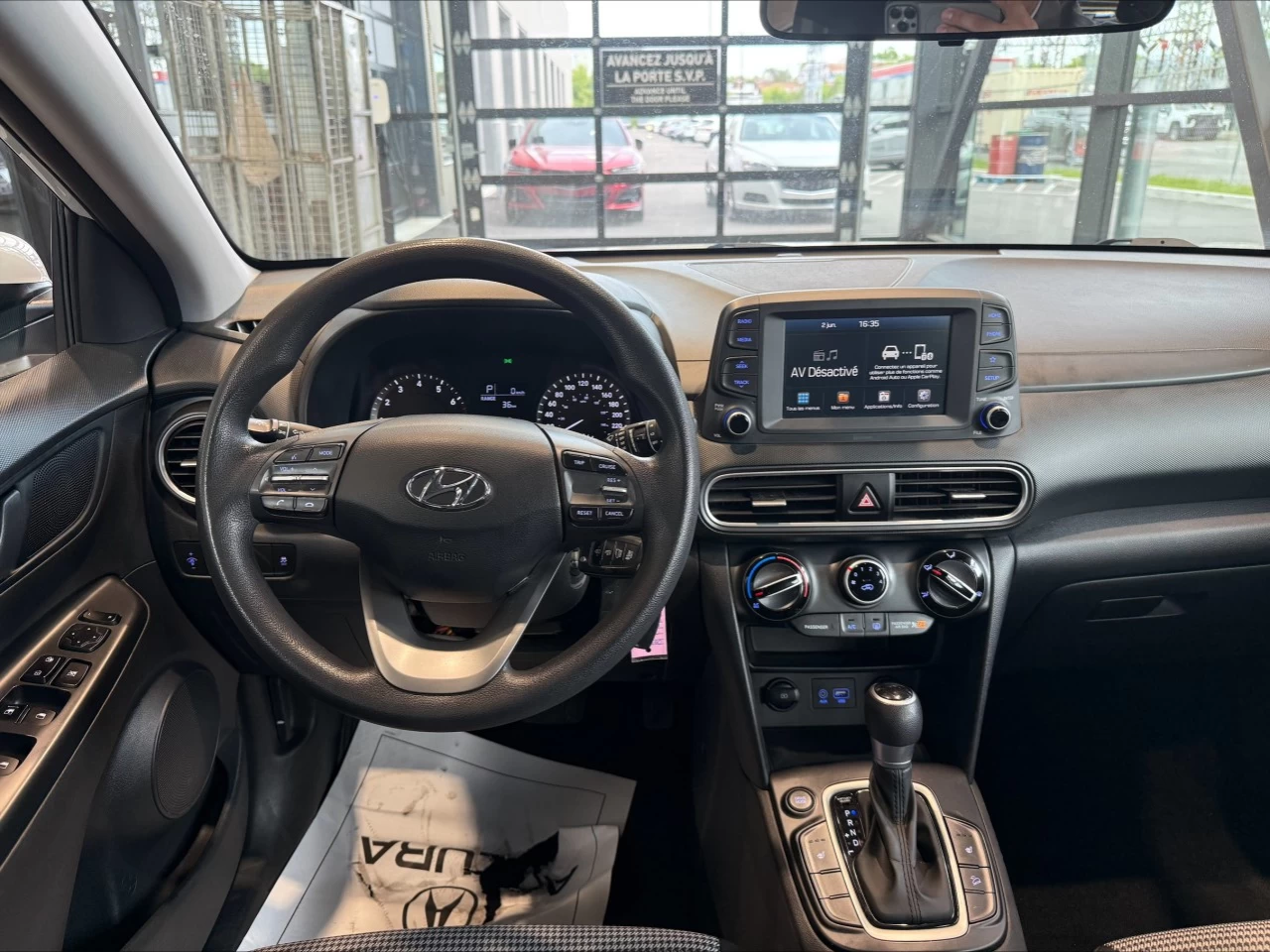 2020 Hyundai Kona Essential https://www.acuramontrealcentre.com/resize/b990ff35b810a3abc0cc817b2ca24889-1