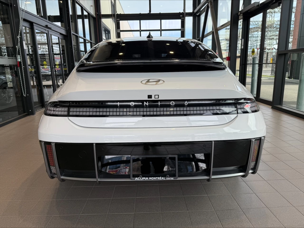 2024 Hyundai Ioniq Preferred Longue Range AWD Ultimate https://www.acuramontrealcentre.com/resize/b990ff35b810a3abc0cc817b2ca24889-1