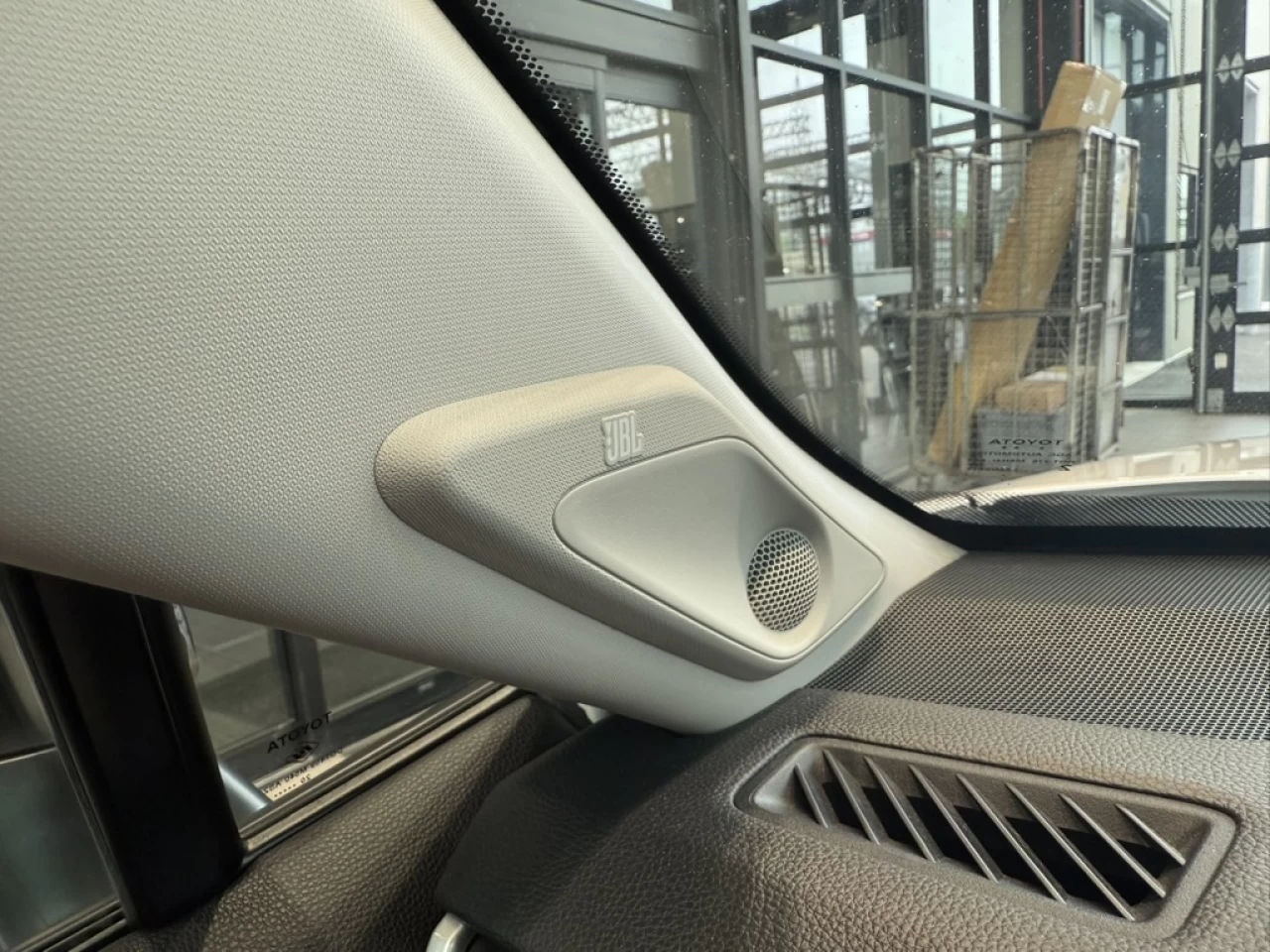 2021 Toyota RAV4 Trail https://www.acuramontrealcentre.com/resize/b990ff35b810a3abc0cc817b2ca24889-1
