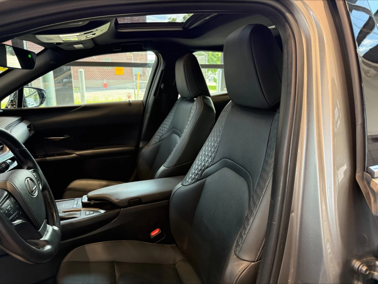 2021 Lexus UX250h UX 250h https://www.acuramontrealcentre.com/resize/b990ff35b810a3abc0cc817b2ca24889-1