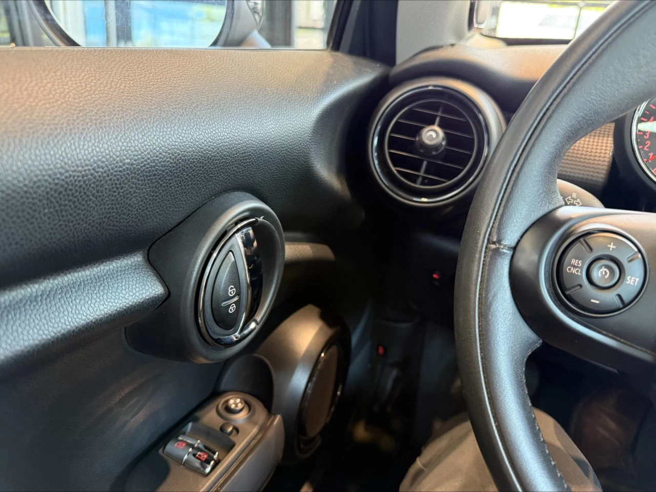 2019 Mini Cooper Cooper https://www.acuramontrealcentre.com/resize/b990ff35b810a3abc0cc817b2ca24889-1