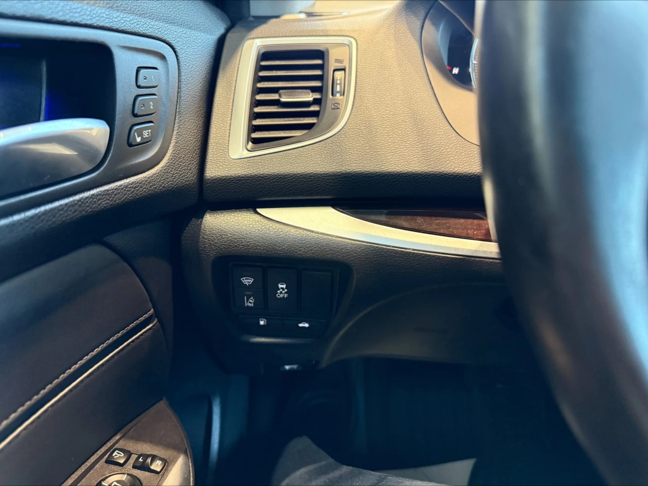 2017 Acura TLX V6 Tech https://www.acuramontrealcentre.com/resize/b990ff35b810a3abc0cc817b2ca24889-1