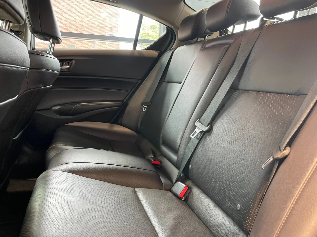 2015 Acura ILX Premium Pkg https://www.acuramontrealcentre.com/resize/b990ff35b810a3abc0cc817b2ca24889-1