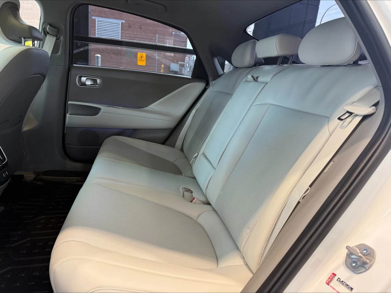 2024 Hyundai Ioniq Preferred Longue Range AWD Ultimate https://www.acuramontrealcentre.com/resize/b990ff35b810a3abc0cc817b2ca24889-1