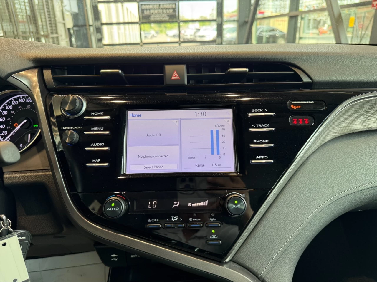 2019 Toyota Camry SE https://www.acuramontrealcentre.com/resize/b990ff35b810a3abc0cc817b2ca24889-1