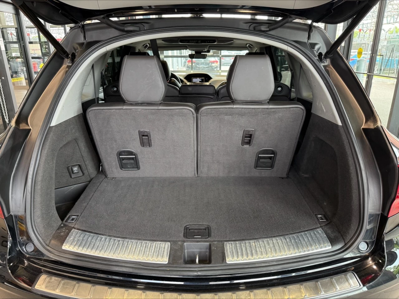 2017 Acura MDX Elite Pkg https://www.acuramontrealcentre.com/resize/b990ff35b810a3abc0cc817b2ca24889-1