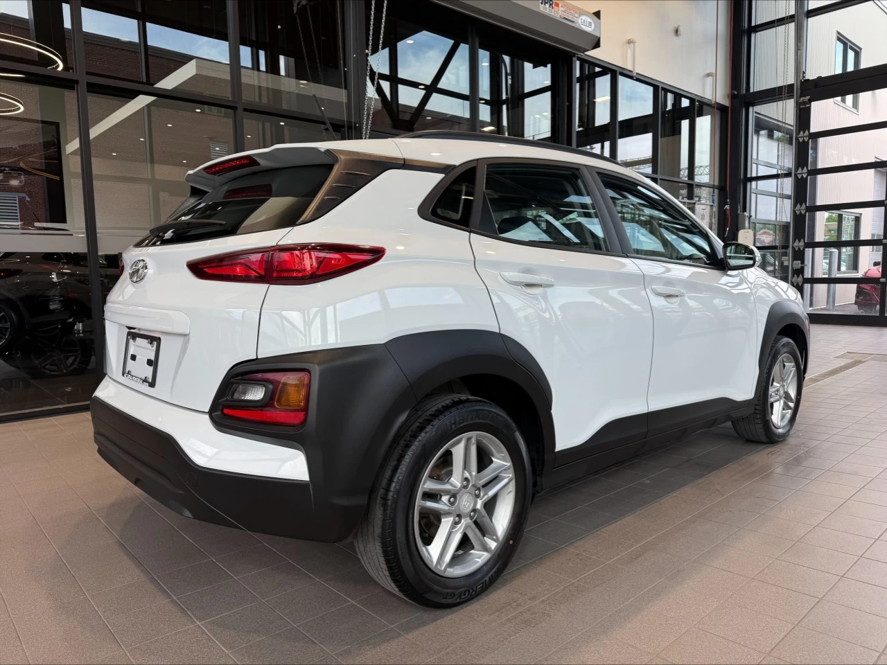 2020 Hyundai Kona Essential https://www.acuramontrealcentre.com/resize/b990ff35b810a3abc0cc817b2ca24889-1