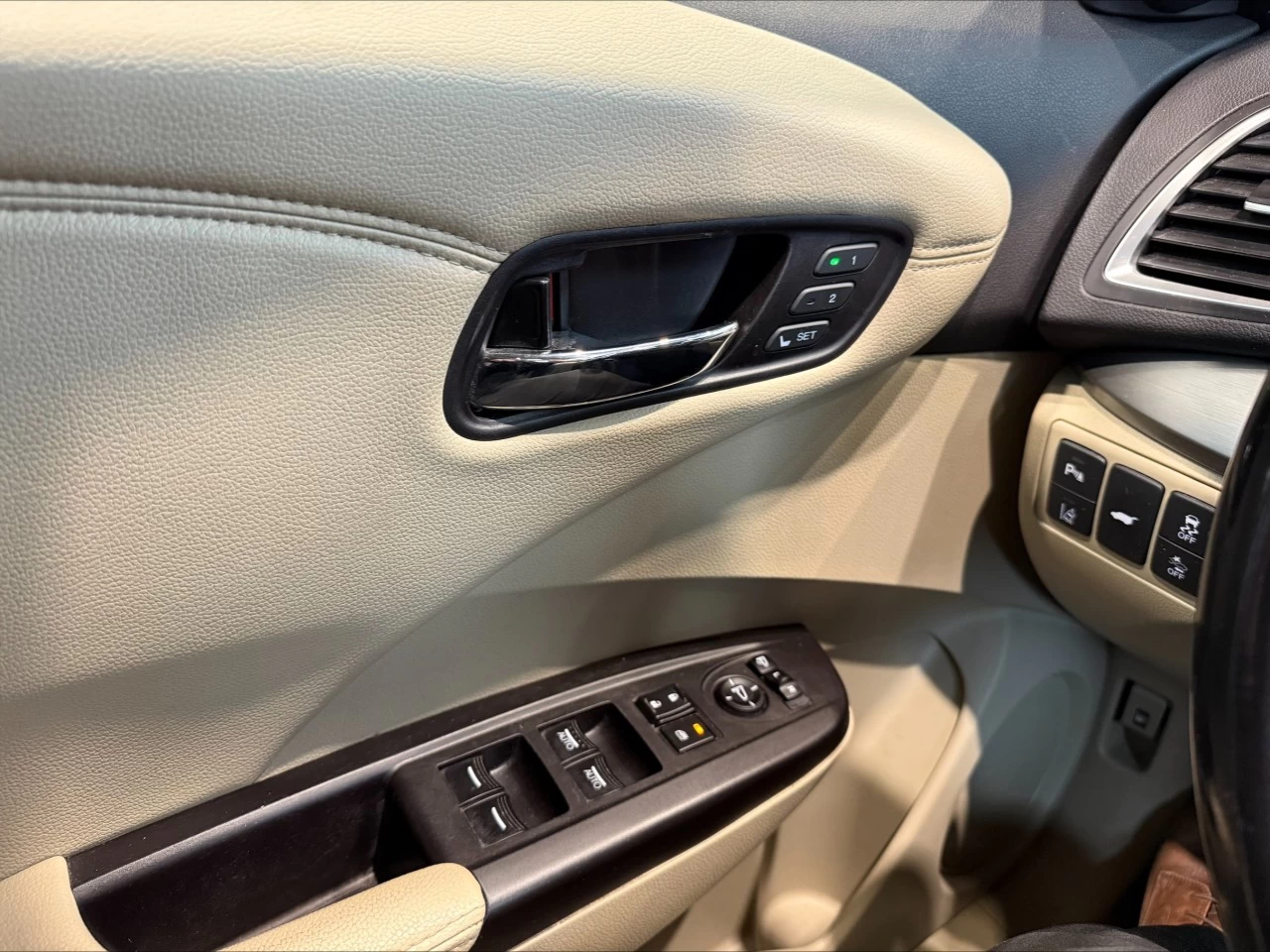2018 Acura RDX Elite https://www.acuramontrealcentre.com/resize/b990ff35b810a3abc0cc817b2ca24889-1