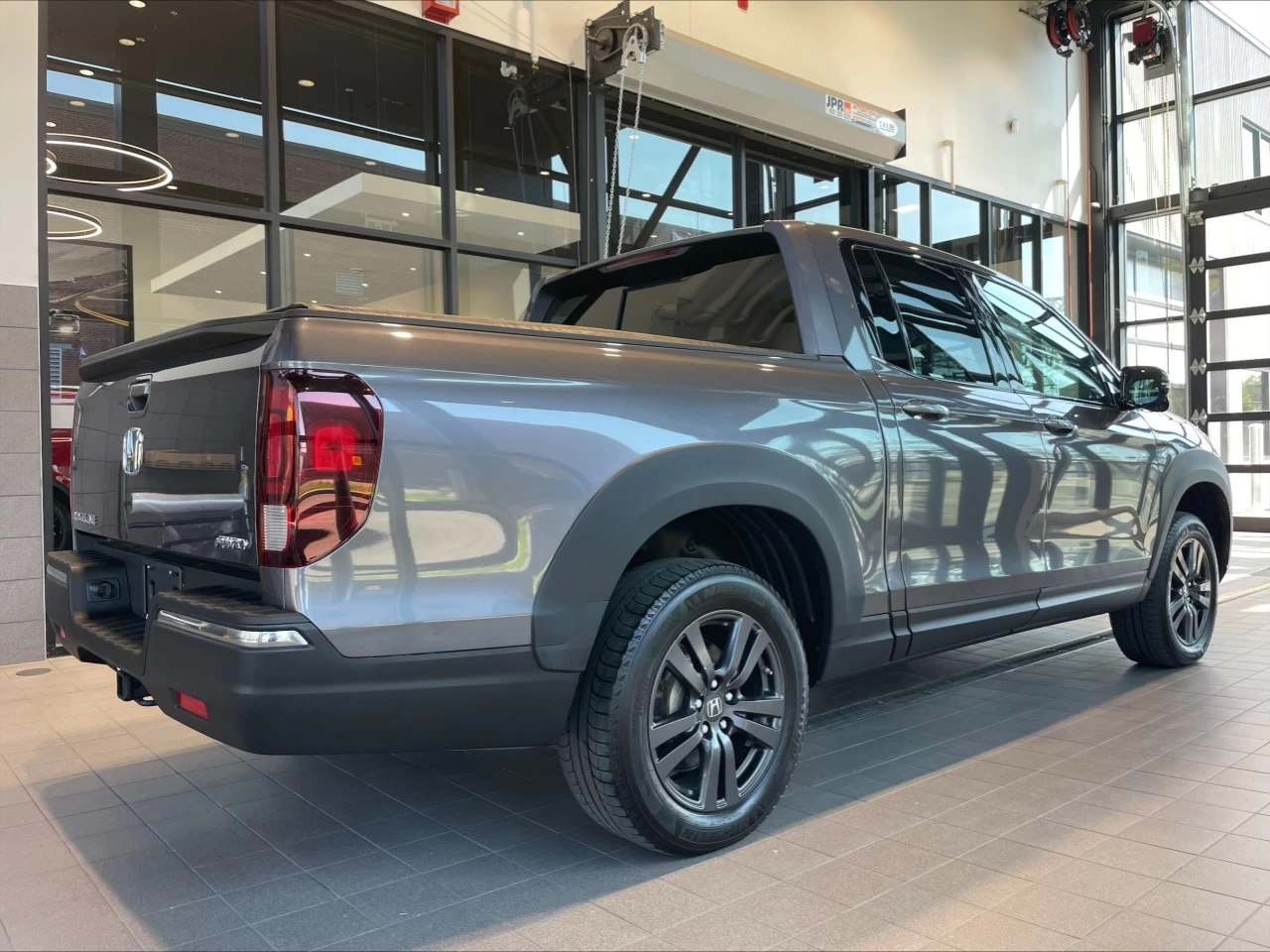 2020 Honda Ridgeline Sport https://www.acuramontrealcentre.com/resize/b990ff35b810a3abc0cc817b2ca24889-1