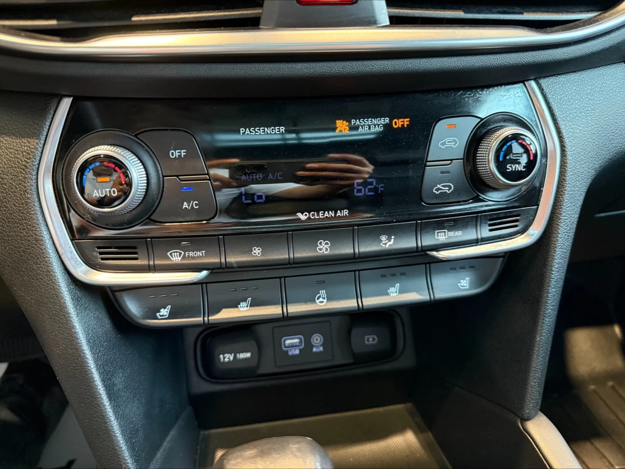 2019 Hyundai Santa Fe Luxury https://www.acuramontrealcentre.com/resize/b990ff35b810a3abc0cc817b2ca24889-1