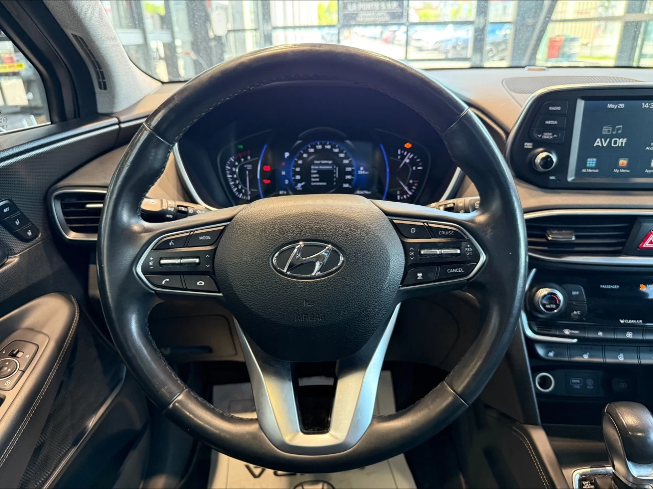 2019 Hyundai Santa Fe Luxury https://www.acuramontrealcentre.com/resize/b990ff35b810a3abc0cc817b2ca24889-1