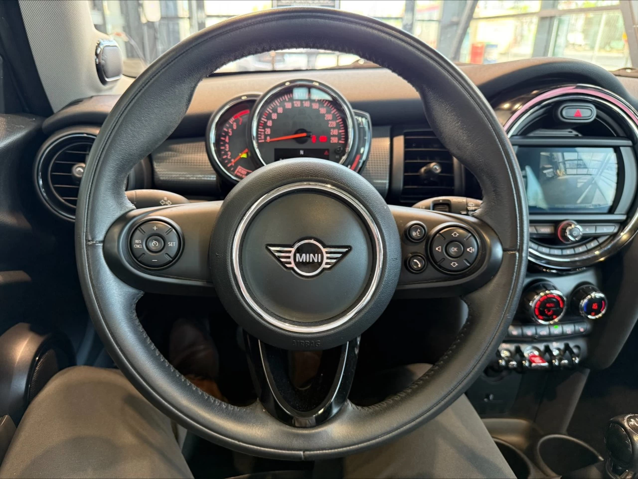 2019 Mini Cooper Cooper https://www.acuramontrealcentre.com/resize/b990ff35b810a3abc0cc817b2ca24889-1