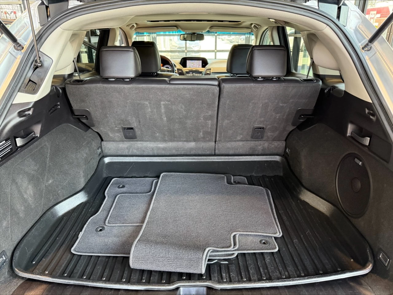 2015 Acura RDX Tech Pkg https://www.acuramontrealcentre.com/resize/b990ff35b810a3abc0cc817b2ca24889-1