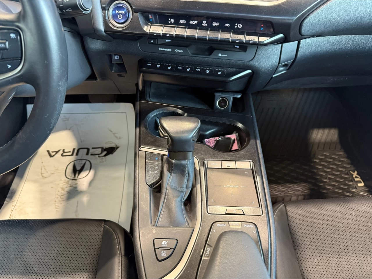 2021 Lexus UX250h UX 250h https://www.acuramontrealcentre.com/resize/b990ff35b810a3abc0cc817b2ca24889-1