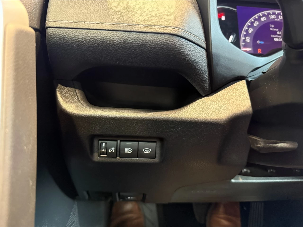 2023 Toyota RAV4 LE https://www.acuramontrealcentre.com/resize/b990ff35b810a3abc0cc817b2ca24889-1