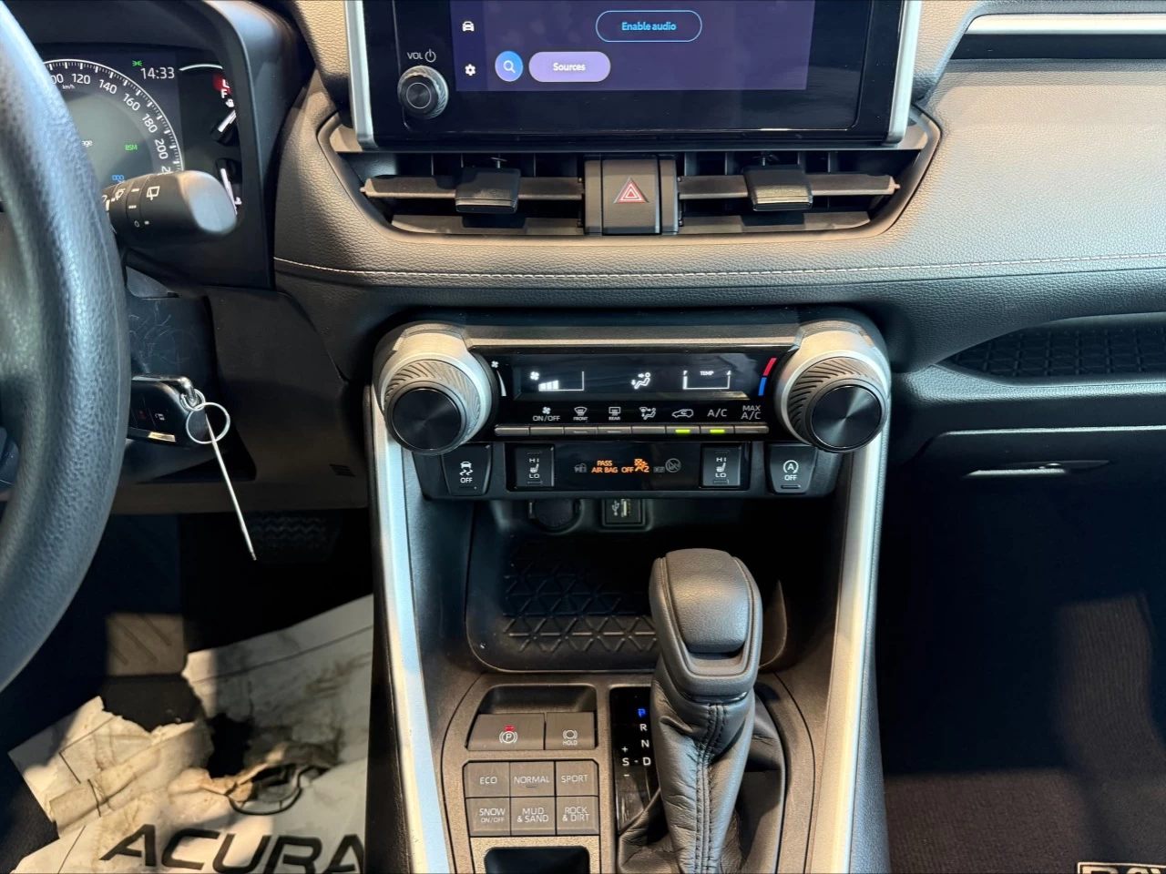 2023 Toyota RAV4 LE https://www.acuramontrealcentre.com/resize/b990ff35b810a3abc0cc817b2ca24889-1