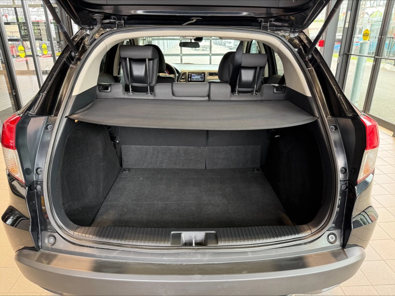 2022 Honda HR-V LX https://www.acuramontrealcentre.com/resize/b990ff35b810a3abc0cc817b2ca24889-1
