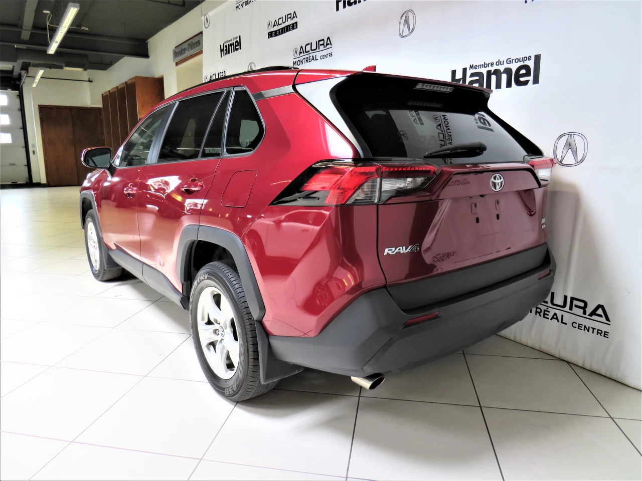 2020 Toyota RAV4 XLE https://www.acuramontrealcentre.com/resize/b990ff35b810a3abc0cc817b2ca24889-1