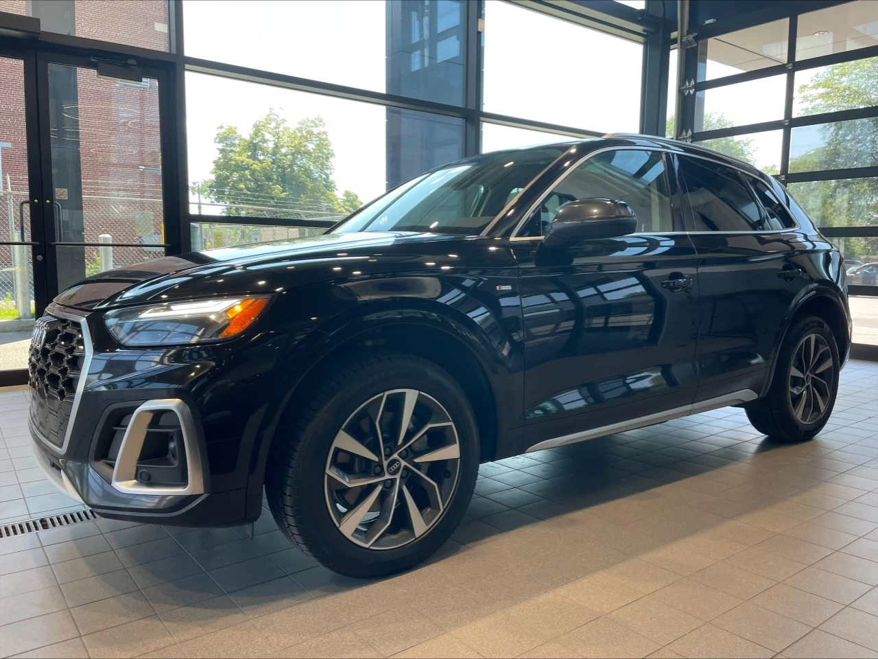 2021 Audi Q5 Progressiv https://www.acuramontrealcentre.com/resize/b990ff35b810a3abc0cc817b2ca24889-1