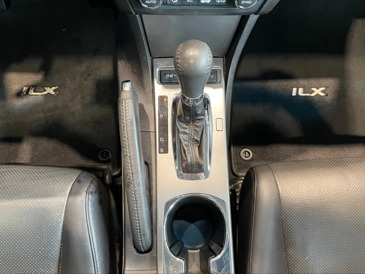 2015 Acura ILX Premium Pkg https://www.acuramontrealcentre.com/resize/b990ff35b810a3abc0cc817b2ca24889-1