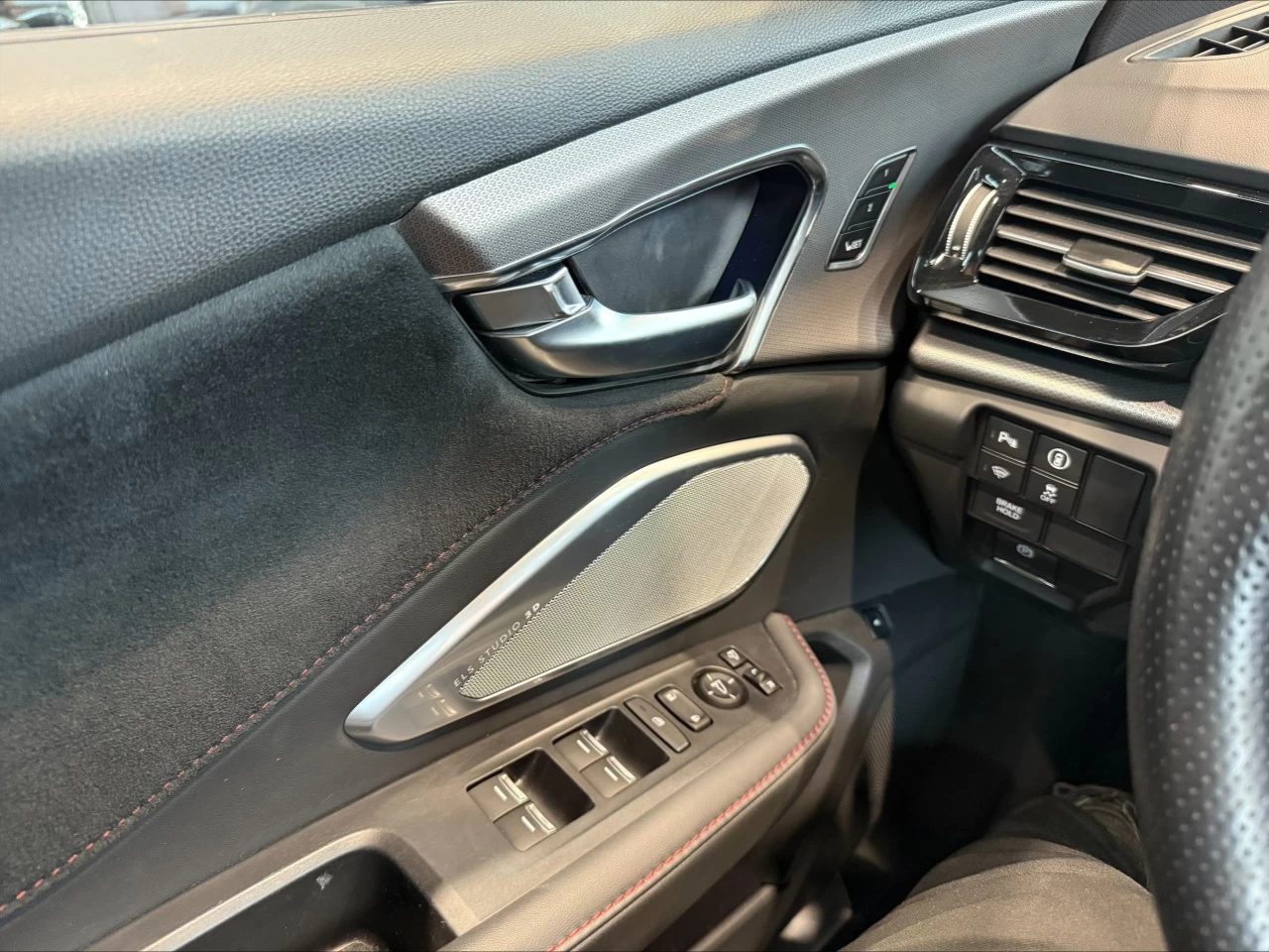 2022 Acura RDX A-Spec https://www.acuramontrealcentre.com/resize/b990ff35b810a3abc0cc817b2ca24889-1