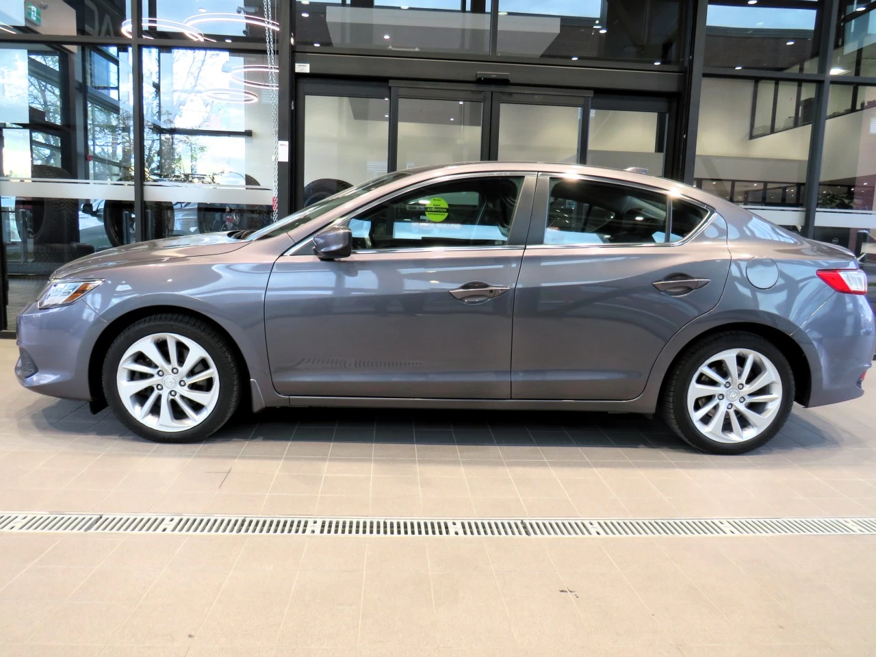 2018 Acura ILX Tech https://www.acuramontrealcentre.com/resize/b990ff35b810a3abc0cc817b2ca24889-1