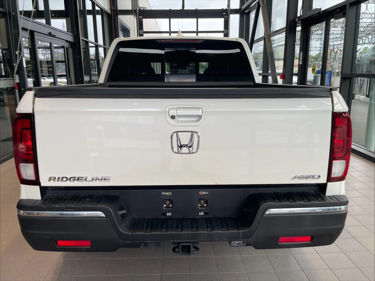 2017 Honda Ridgeline Sport https://www.acuramontrealcentre.com/resize/b990ff35b810a3abc0cc817b2ca24889-1
