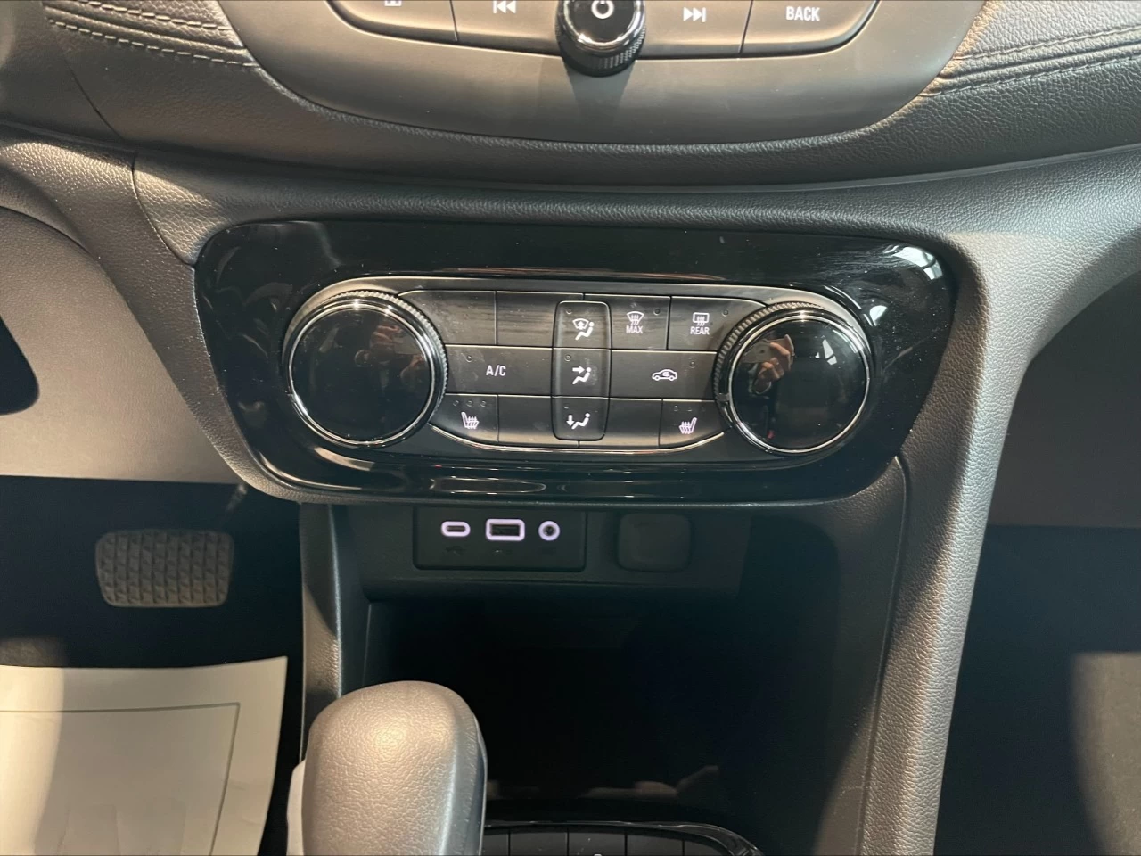 2023 Buick Encore GX Preferred https://www.acuramontrealcentre.com/resize/b990ff35b810a3abc0cc817b2ca24889-1