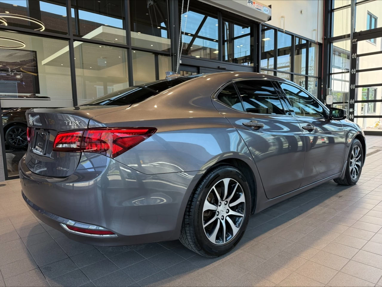2017 Acura TLX V6 Tech https://www.acuramontrealcentre.com/resize/b990ff35b810a3abc0cc817b2ca24889-1