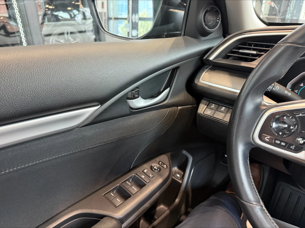 2020 Honda Civic EX https://www.acuramontrealcentre.com/resize/b990ff35b810a3abc0cc817b2ca24889-1