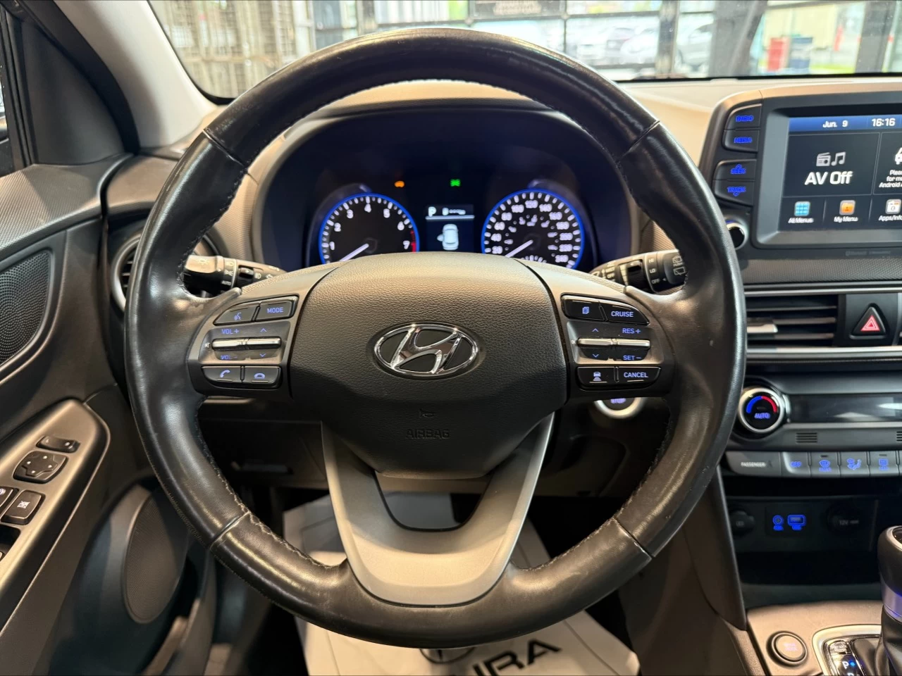 2020 Hyundai Kona Luxury https://www.acuramontrealcentre.com/resize/b990ff35b810a3abc0cc817b2ca24889-1