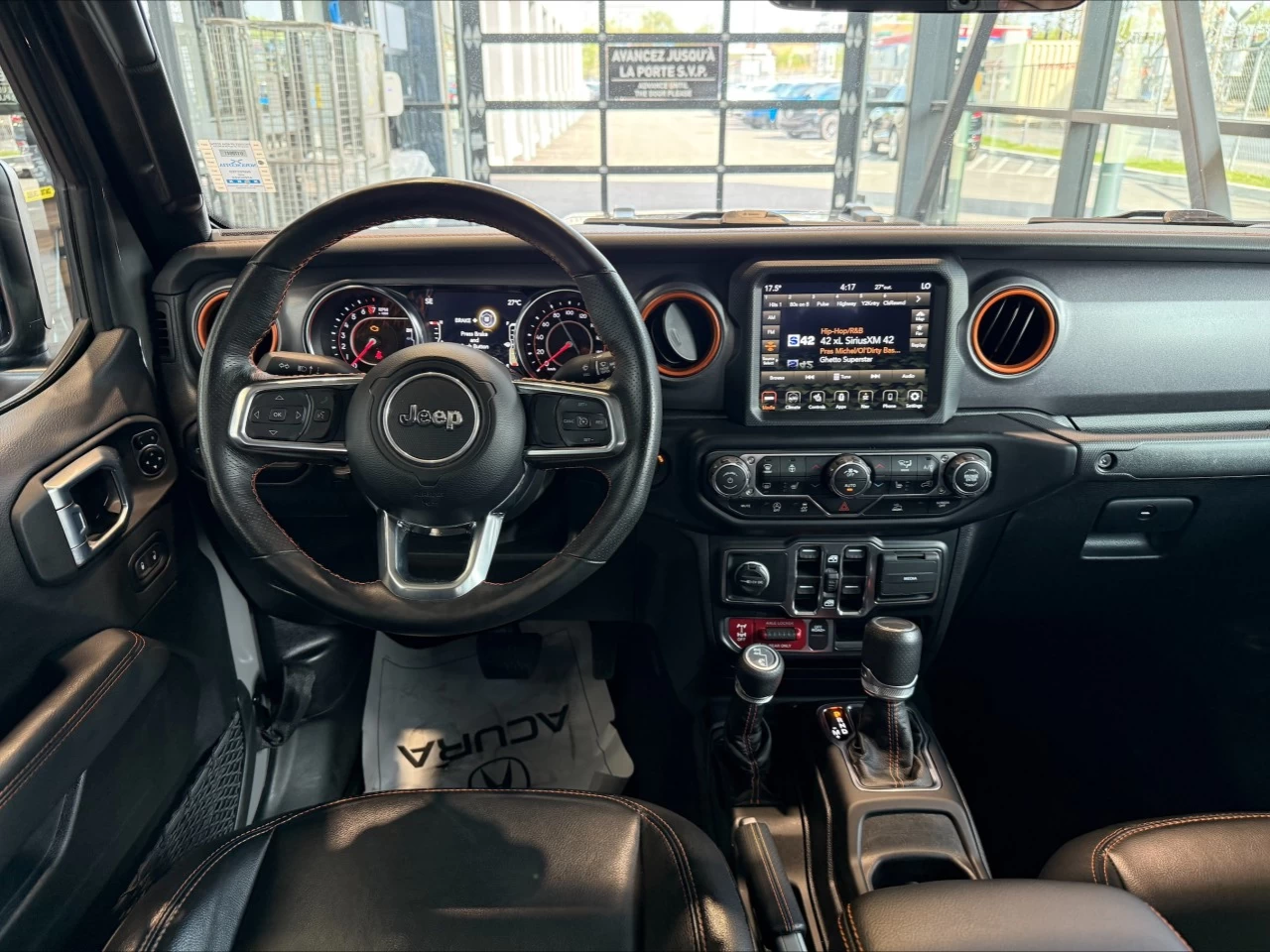 2022 Jeep Gladiator Mojave https://www.acuramontrealcentre.com/resize/b990ff35b810a3abc0cc817b2ca24889-1