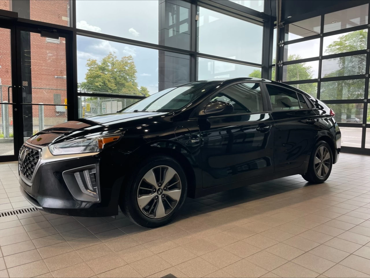 2020 Hyundai Ioniq Preferred https://www.acuramontrealcentre.com/resize/b990ff35b810a3abc0cc817b2ca24889-1