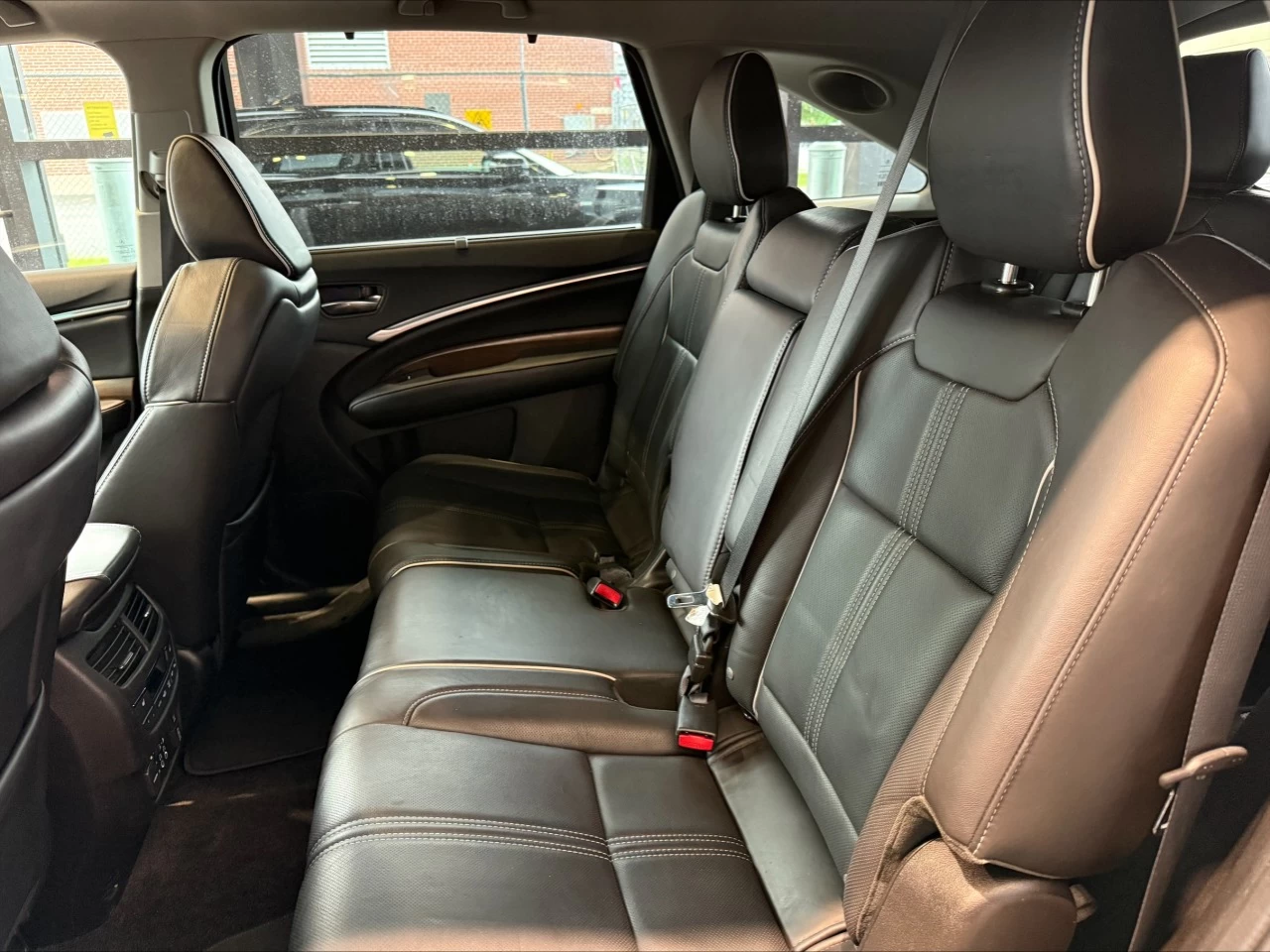 2017 Acura MDX Elite Pkg https://www.acuramontrealcentre.com/resize/b990ff35b810a3abc0cc817b2ca24889-1