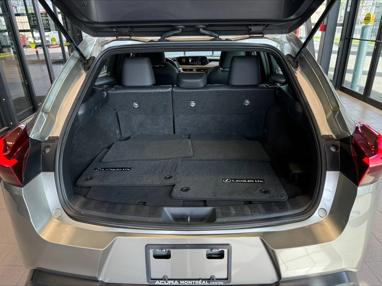 2021 Lexus UX250h UX 250h https://www.acuramontrealcentre.com/resize/b990ff35b810a3abc0cc817b2ca24889-1