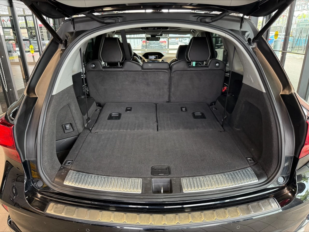 2017 Acura MDX Elite Pkg https://www.acuramontrealcentre.com/resize/b990ff35b810a3abc0cc817b2ca24889-1