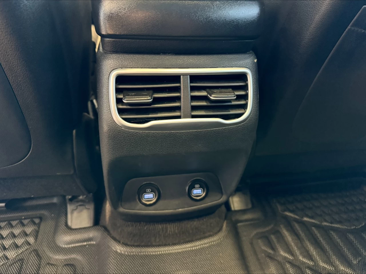 2022 Hyundai Santa Fe Luxury PHEV https://www.acuramontrealcentre.com/resize/b990ff35b810a3abc0cc817b2ca24889-1