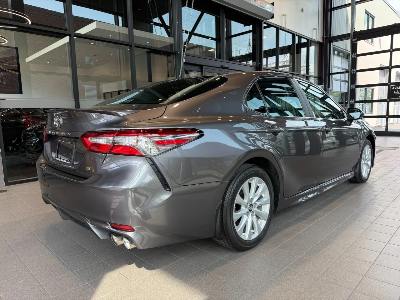 2019 Toyota Camry SE https://www.acuramontrealcentre.com/resize/b990ff35b810a3abc0cc817b2ca24889-1