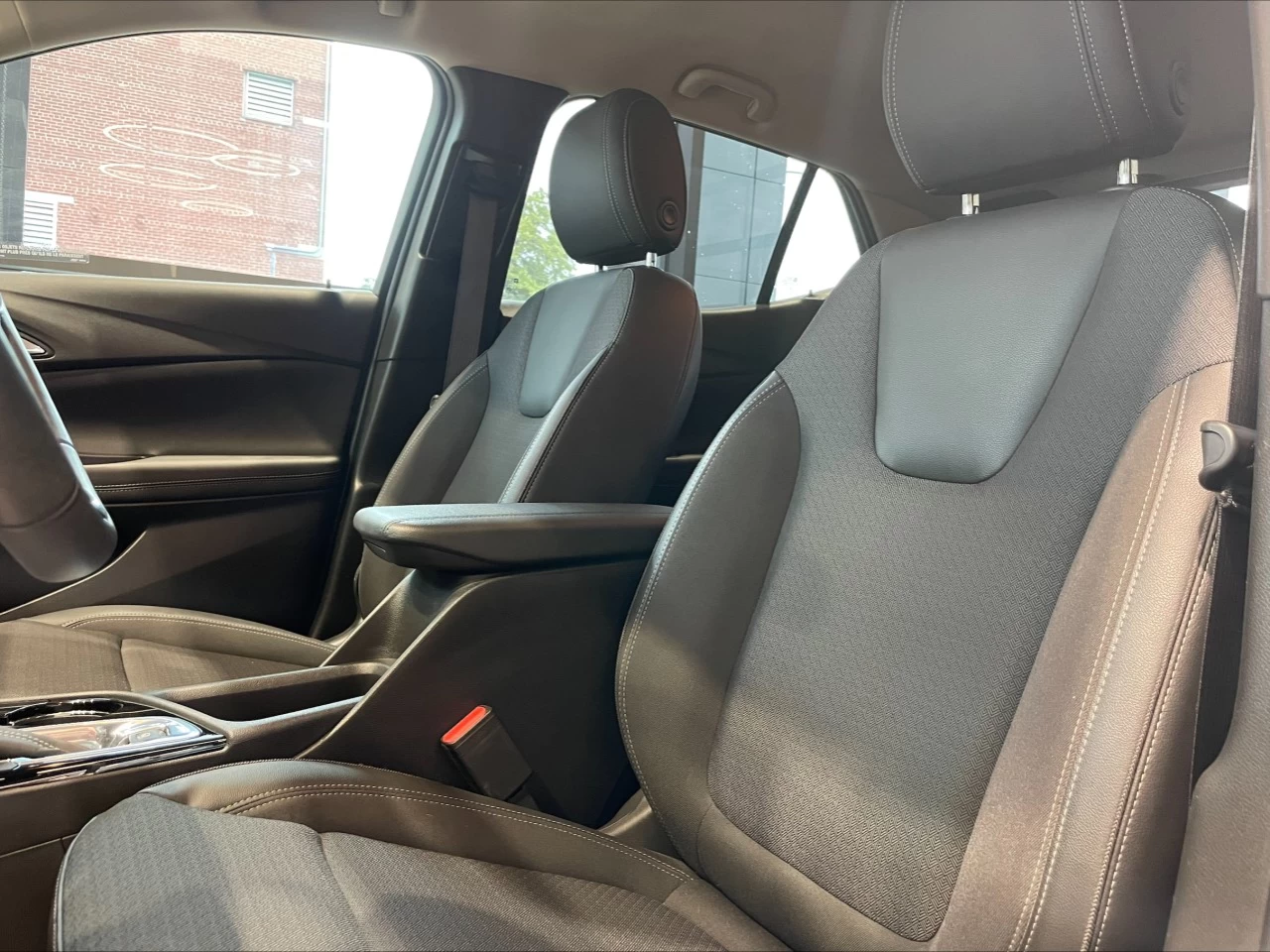 2023 Buick Encore GX Preferred https://www.acuramontrealcentre.com/resize/b990ff35b810a3abc0cc817b2ca24889-1