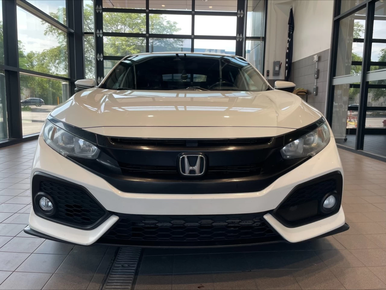 2019 Honda Civic Sport https://www.acuramontrealcentre.com/resize/b990ff35b810a3abc0cc817b2ca24889-1