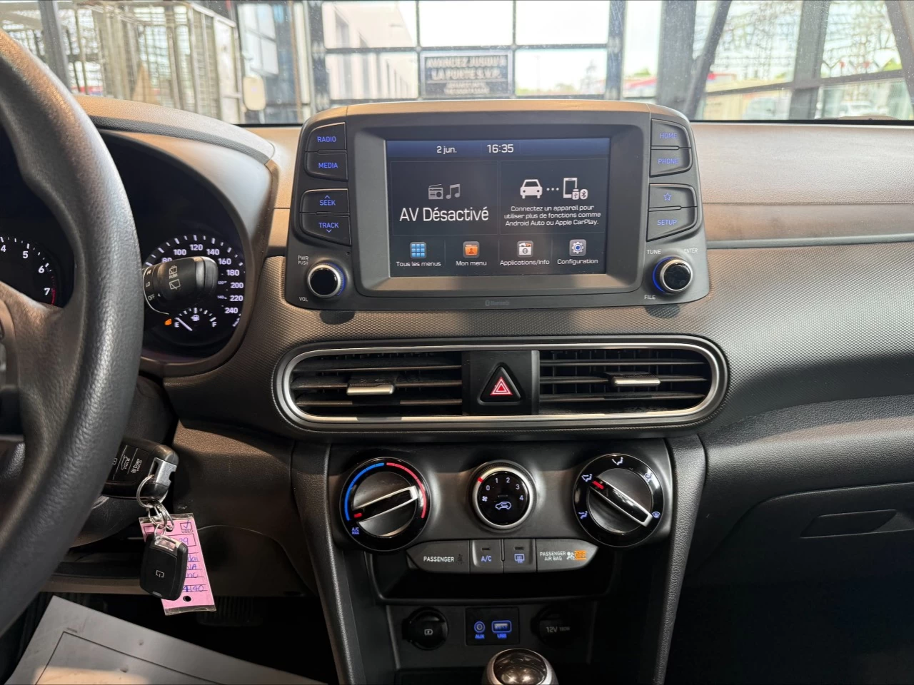 2020 Hyundai Kona Essential https://www.acuramontrealcentre.com/resize/b990ff35b810a3abc0cc817b2ca24889-1