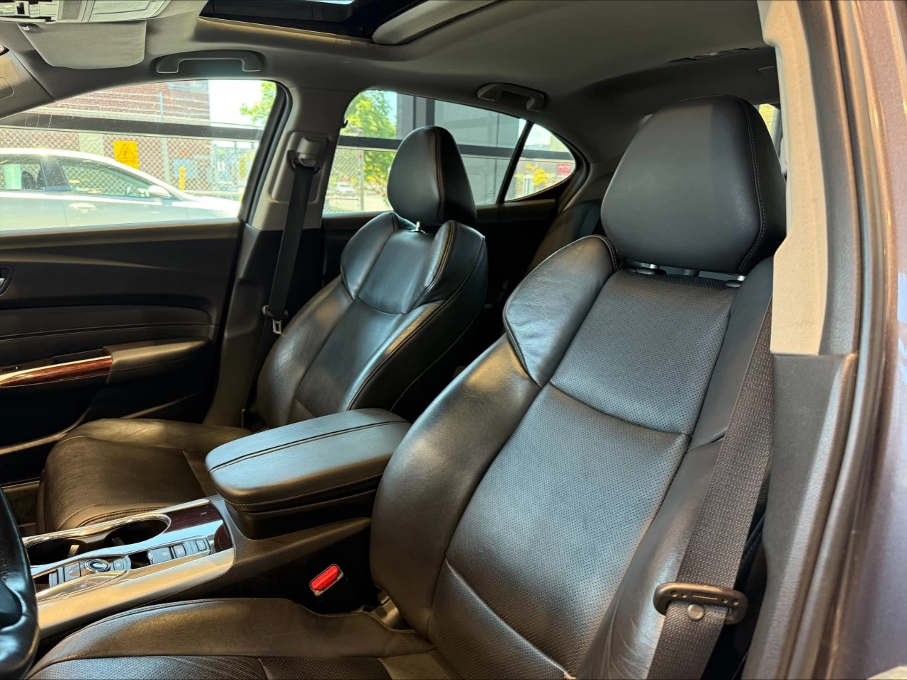2017 Acura TLX V6 Tech https://www.acuramontrealcentre.com/resize/b990ff35b810a3abc0cc817b2ca24889-1