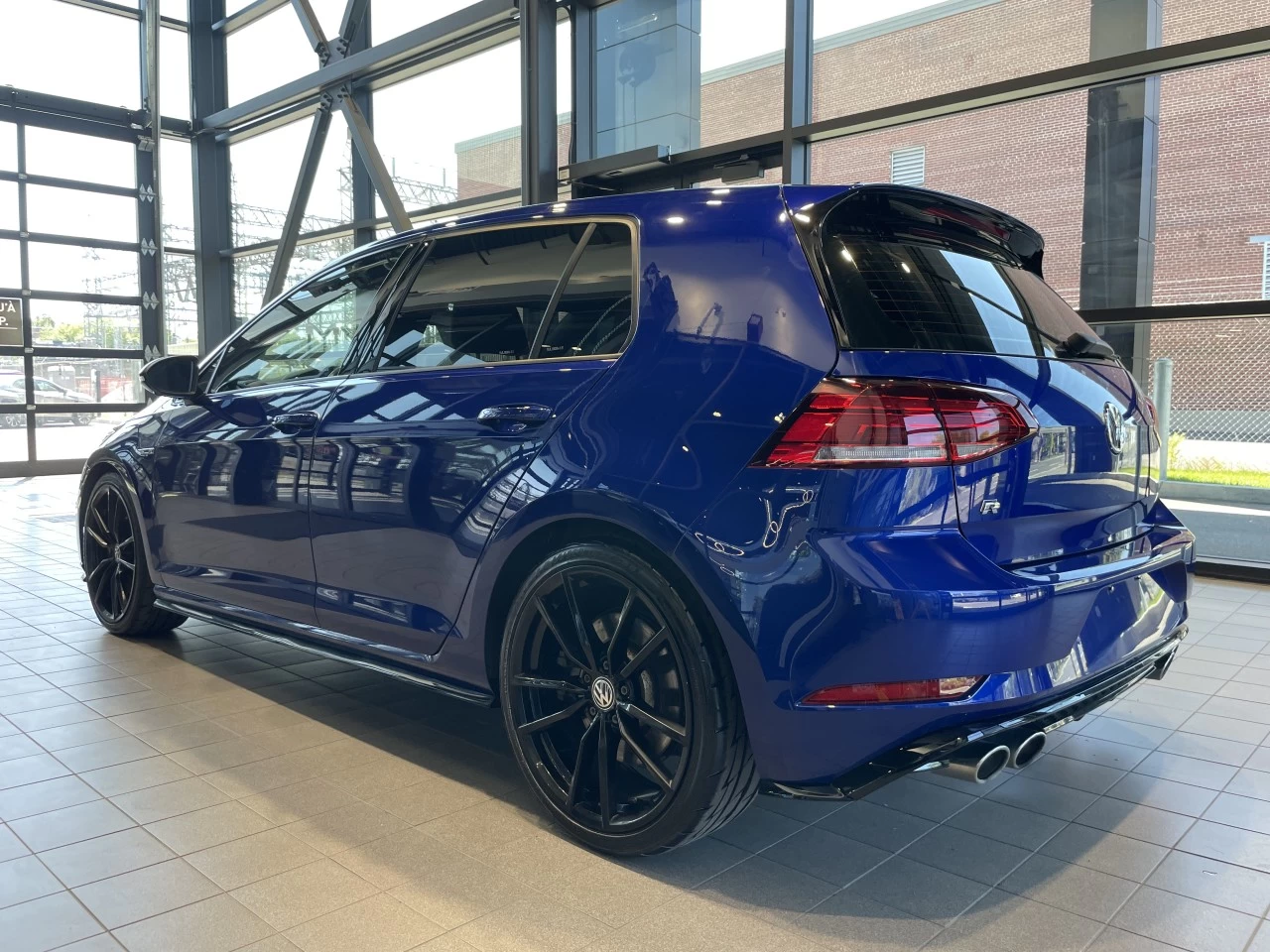 2019 Volkswagen Golf R Manual https://www.acuramontrealcentre.com/resize/b990ff35b810a3abc0cc817b2ca24889-1
