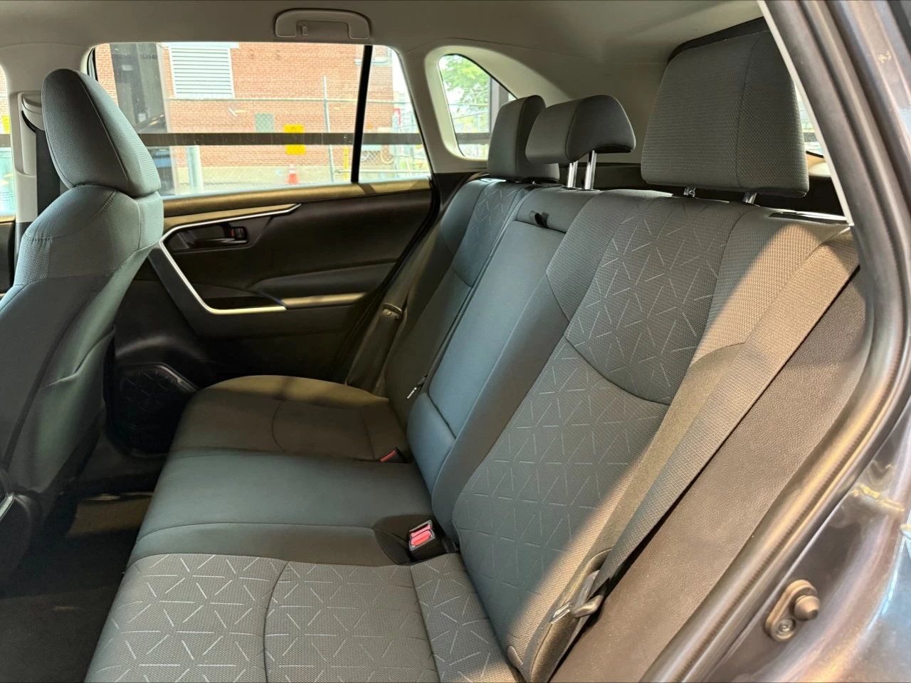 2023 Toyota RAV4 LE https://www.acuramontrealcentre.com/resize/b990ff35b810a3abc0cc817b2ca24889-1