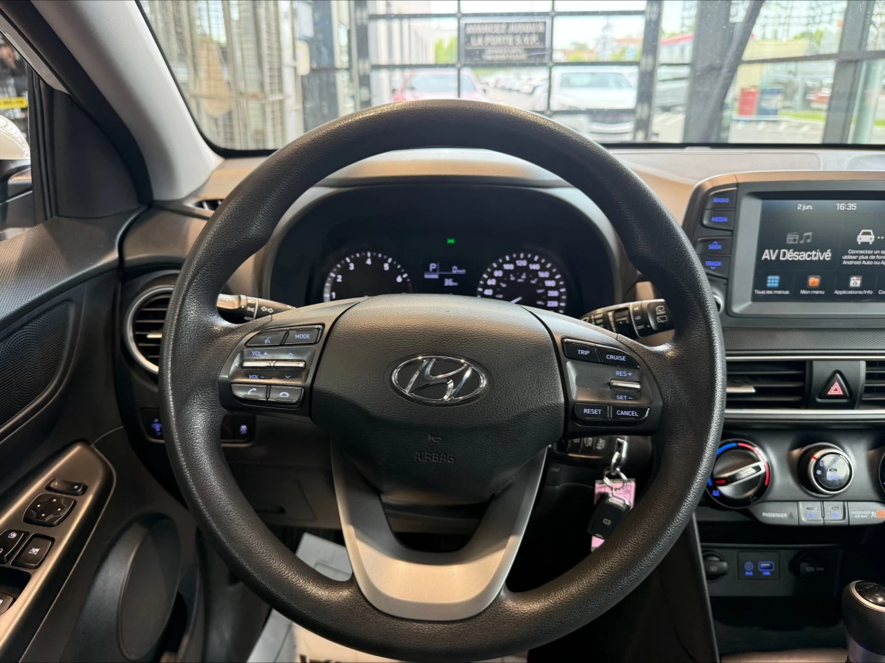 2020 Hyundai Kona Essential https://www.acuramontrealcentre.com/resize/b990ff35b810a3abc0cc817b2ca24889-1
